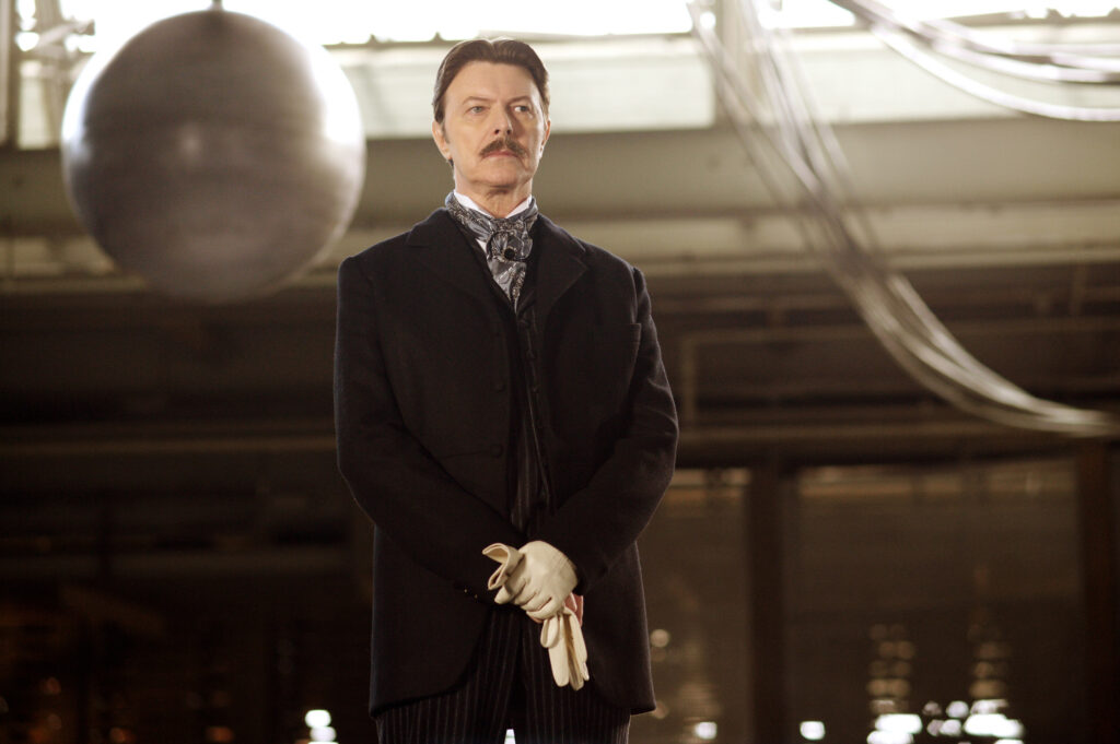 O David Bowie ως Tesla