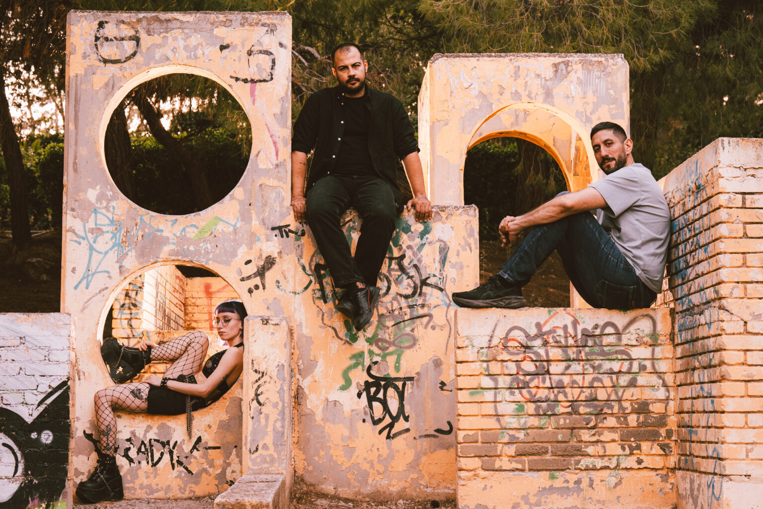 Between The Lines: Το πρώτο single των Over The Counter πριν από το EP “O”