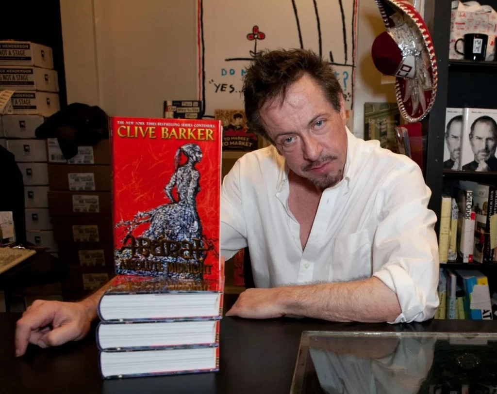 Ο Clive Barker κρατάει σημειώσεις για νέα Hellraiser και κοιτάζει προς το Βατικανό