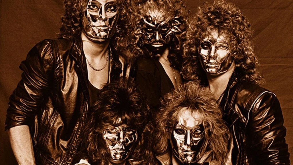 Crimson Glory: Ασημένιες μάσκες, ένα Synclavier και η φωνή που βρέθηκε σε μια παραλία