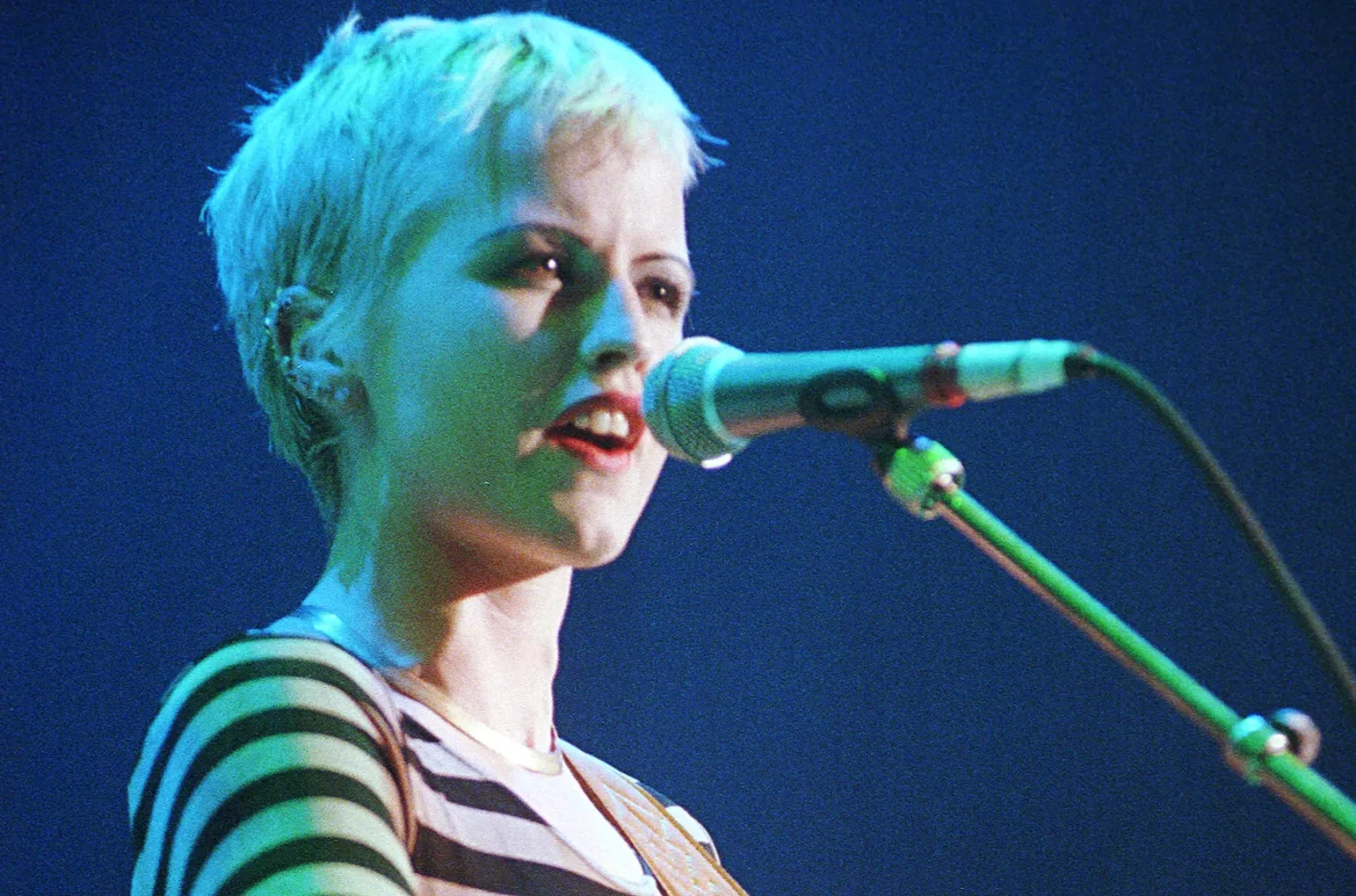 The Cranberries: No Need To Argue | Με τη Dolores να παραμένει ανατριχιαστικά επίκαιρη