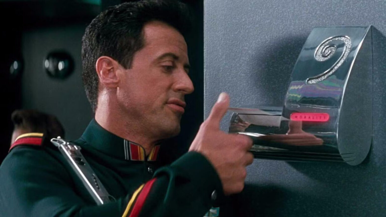 Όλες οι θεωρίες για τα τρία κοχύλια στο "Demolition Man"