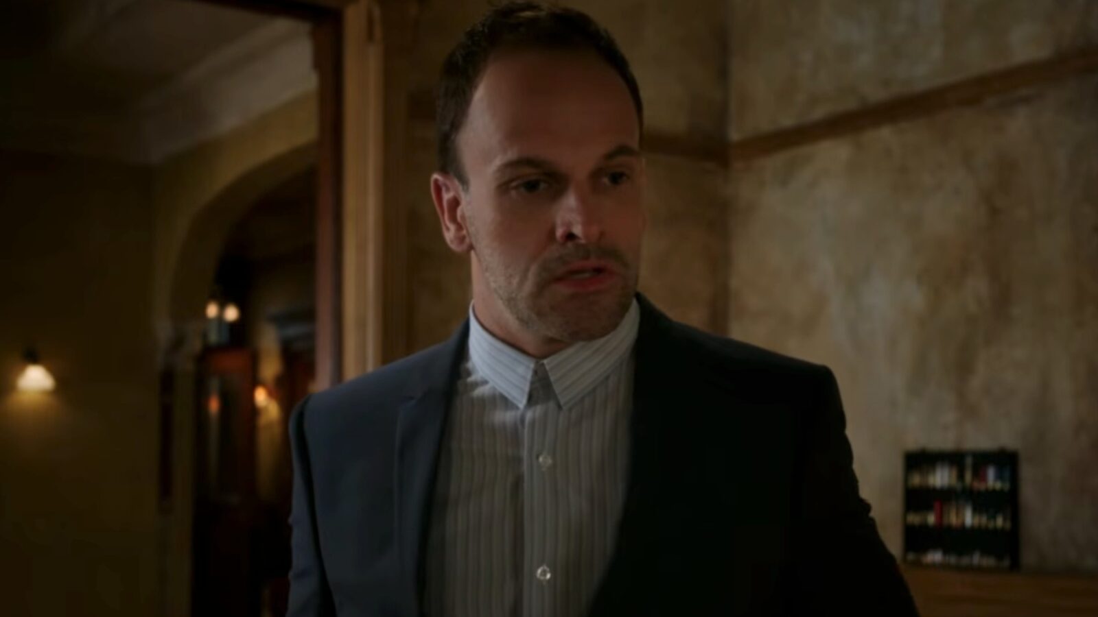 O Jonny Lee Miller ως Sherlock Holmes στο "Elementary"