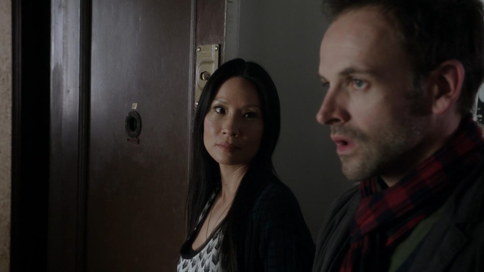 Jonny Lee Miller και Lucy Liu στο "Elementary"